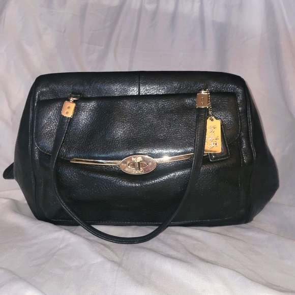 Genuine leather coach handbag. - Picture 1 of 8